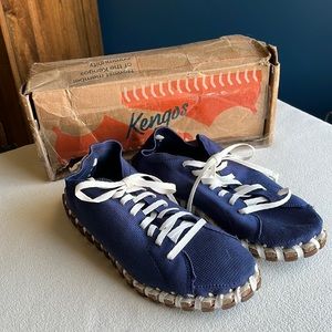 NIB Kengos lace-up navy blue sneakers size, made from plants!